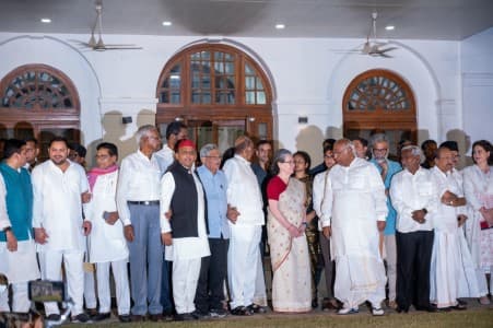 Claiming-Bias-Opposition-to-boycott-NITI-Aayog-meeting-in-protest-against-Budget