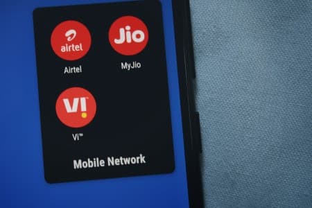 India-net-adds-1-57-mln-new-mobile-phone-users-in-June