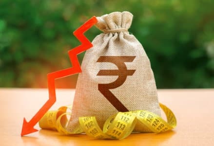 Indian-cos-return-to-hedging-FX-exposures-amid-sharp-fall-in-rupee