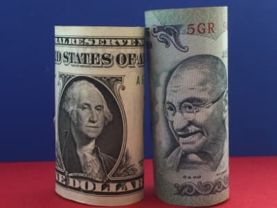 Banks-exploit-arbitrage-on-near-FX-forwards-from-RBI-dollar-sales