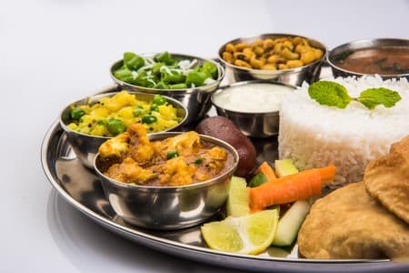 Inflation-Indicator-Veg-thali-price-down-8-37-on-yr-in-Jun-as-vegetables-prices-fall-CRISIL-arm