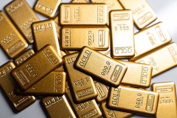 Gold-Run-Spot-gold-prices-down-on-strong-US-data-geopolitical-tensions-to-limit-fall