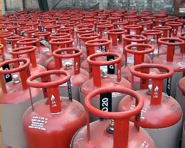 LPG-Availability-Govt-starts-commercial-LPG-cylinder-supply-says-no-dry-out-at-retail-outlets-yet
