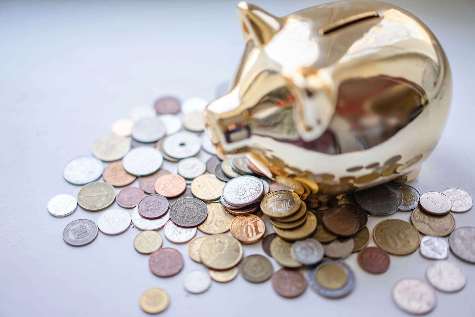 OVERSEAS-INVESTMENTS-MFs-urging-regulators-to-raise-7-bln-cap-on-overseas-investments-Officials